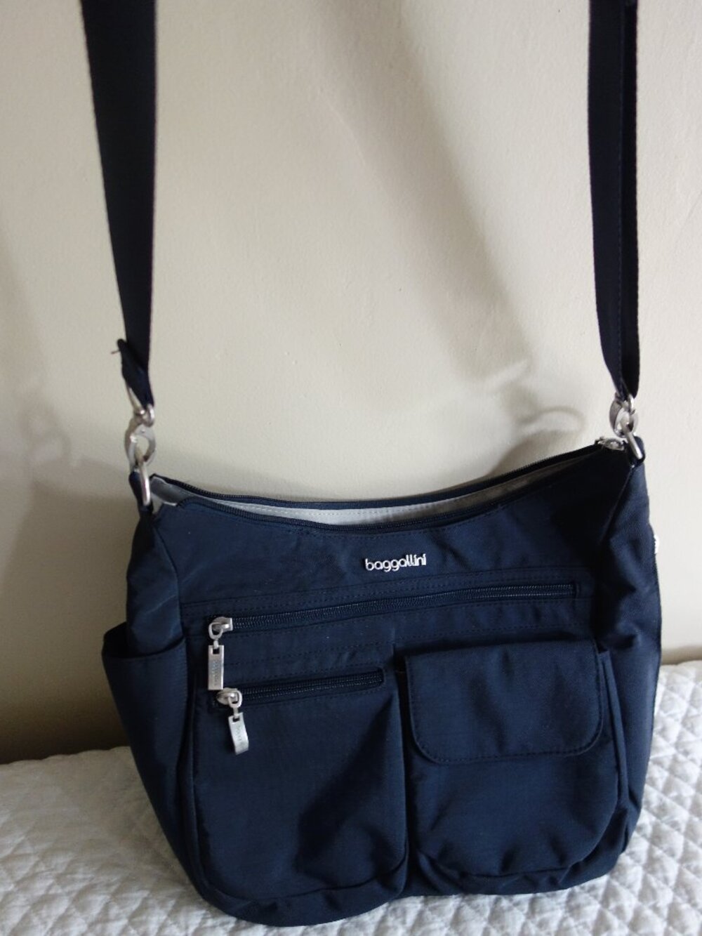 EUC BAGGALINI Black Nylon Crossbody Multi-Pockets Purse Bag